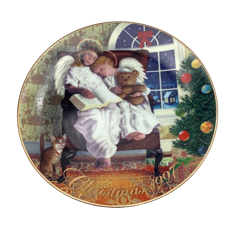Avon 1997 Christmas Plate Heavenly Dreams Michael Garland 22K Gold Trim 8 inch